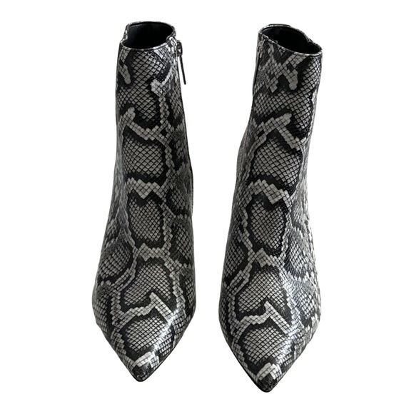 MICHAEL KORS women's b&w alina flex snake embossed leather ankle boot, 7.5 M. - Picture 2 of 7